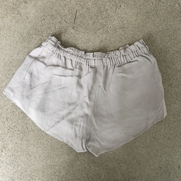 Pretty Grey Wilfred Shorts - Picture 2 of 2